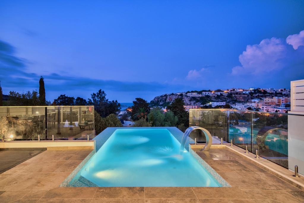 Villa Gaia - Sunset Views, Indoor Heated Pool, Sauna And Games Room เมลลิฮา ภายนอก รูปภาพ