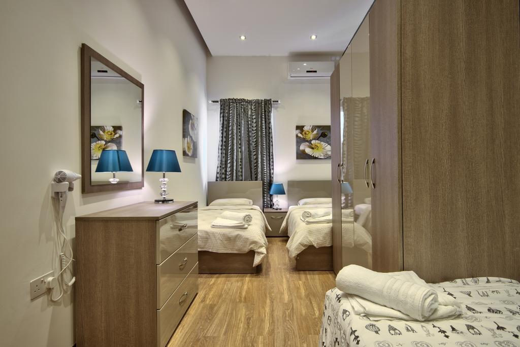 Villa Gaia - Sunset Views, Indoor Heated Pool, Sauna And Games Room เมลลิฮา ภายนอก รูปภาพ