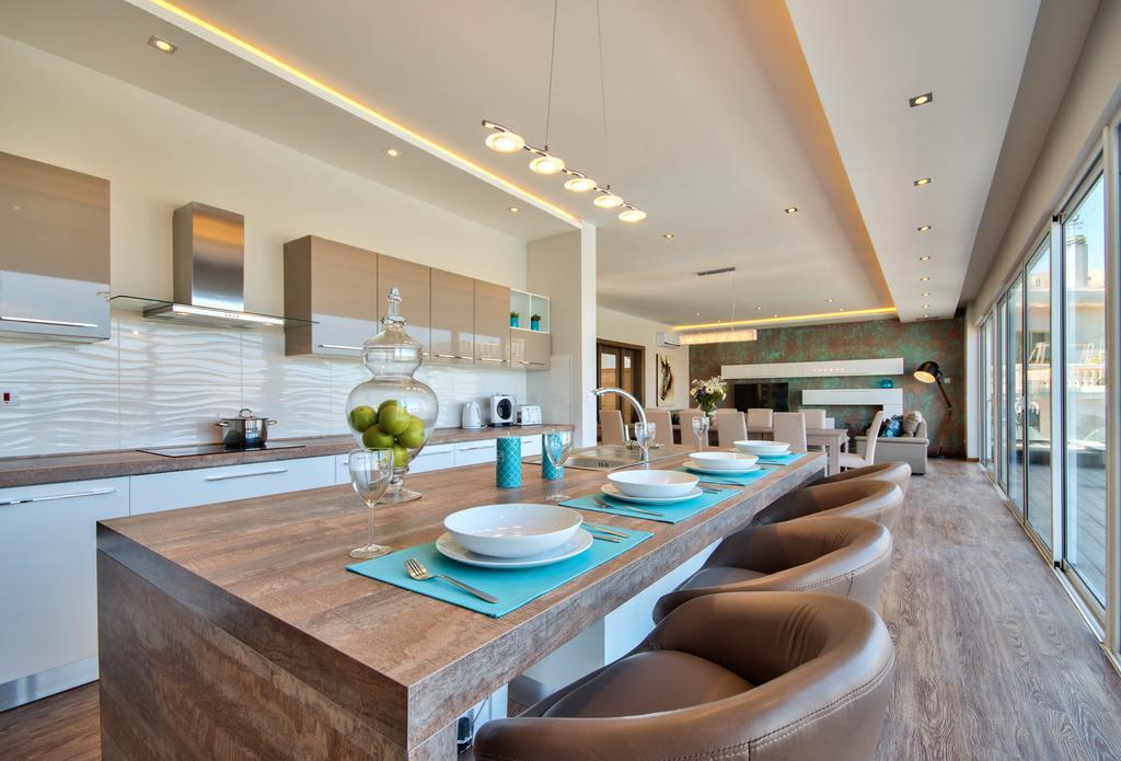 Villa Gaia - Sunset Views, Indoor Heated Pool, Sauna And Games Room เมลลิฮา ภายนอก รูปภาพ