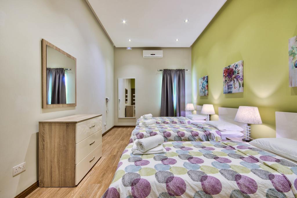 Villa Gaia - Sunset Views, Indoor Heated Pool, Sauna And Games Room เมลลิฮา ภายนอก รูปภาพ