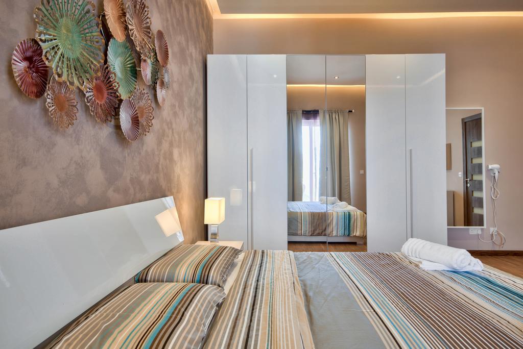 Villa Gaia - Sunset Views, Indoor Heated Pool, Sauna And Games Room เมลลิฮา ภายนอก รูปภาพ